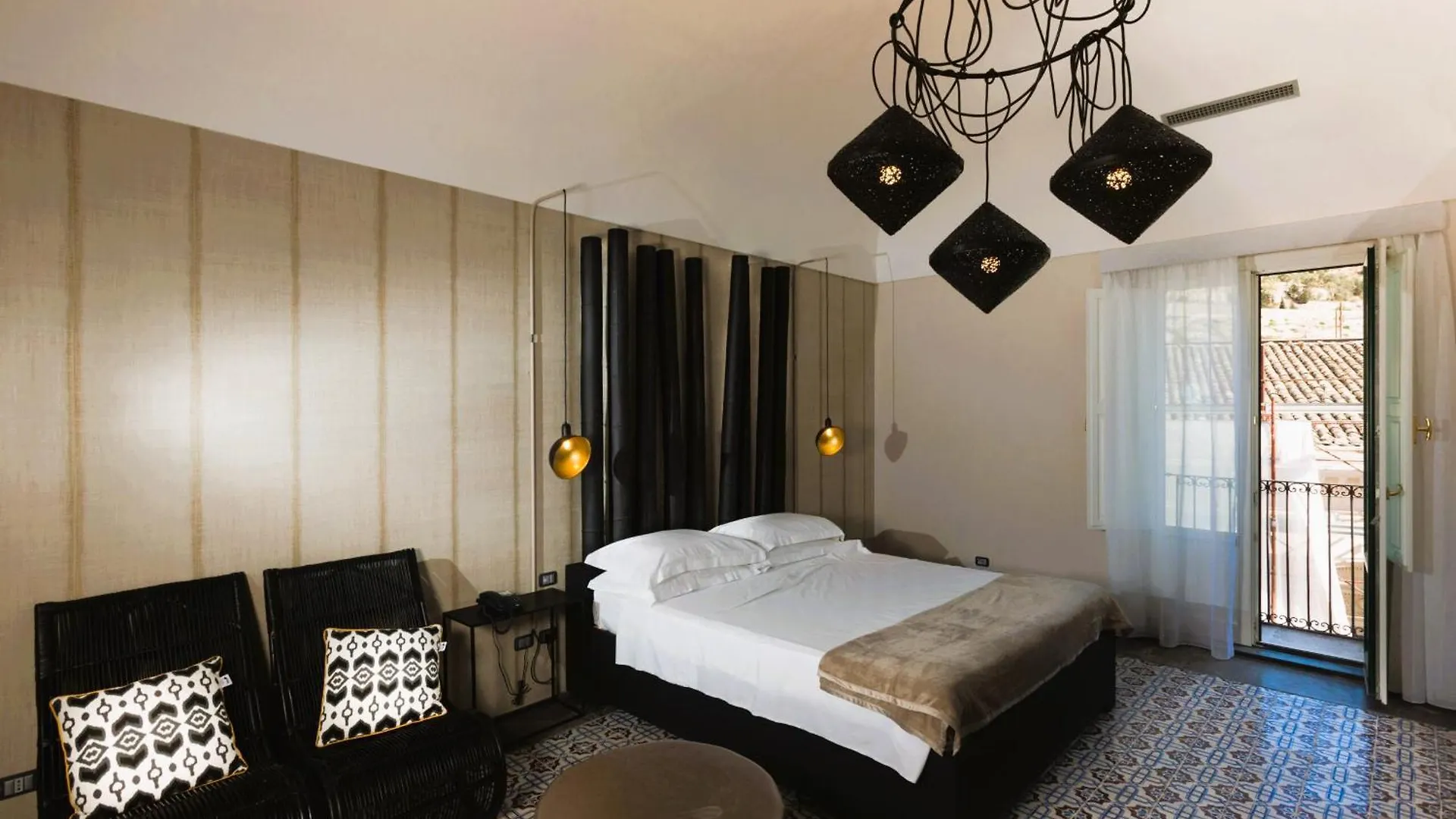 Palazzo Conti Camere & Suites Scicli 3*,